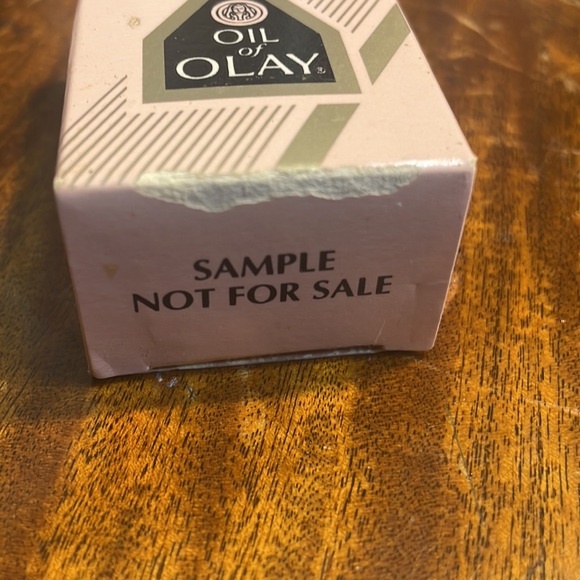 Oil of Olay Beauty Fluid Lotion .5oz - Picture 2 of 4